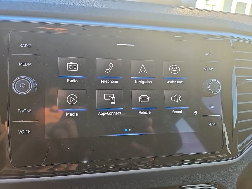 2022 Volkswagen Atlas Cross Sport V6 SE Technology photo 3