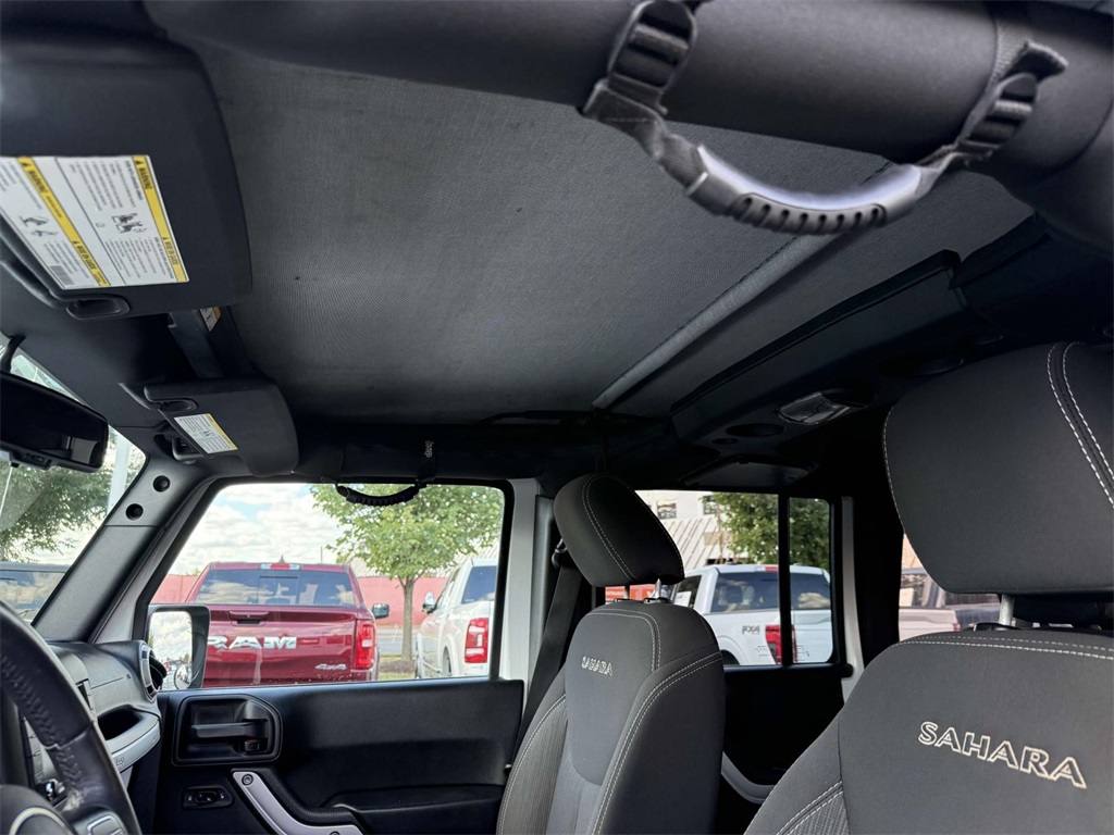 2017 Jeep Wrangler Unlimited Sahara photo 4