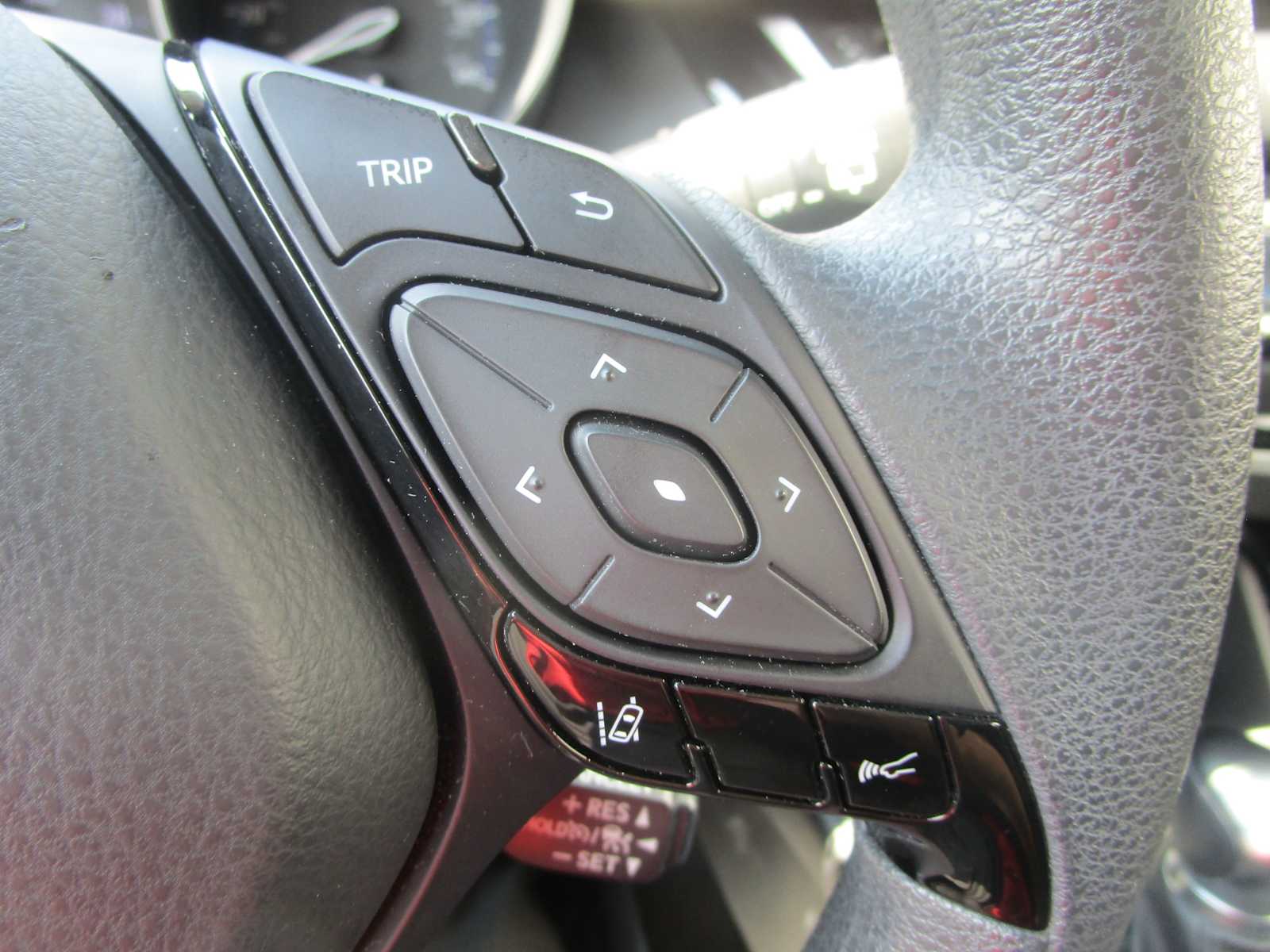 2021 Toyota C-HR LE photo 26