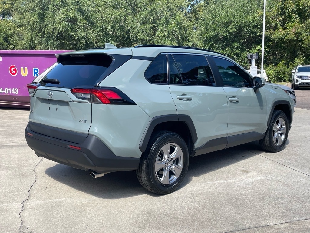 2023 Toyota RAV4 XLE photo 3