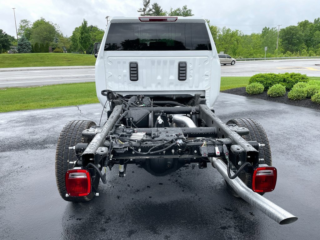 2025 Chevrolet Silverado 3500HD photo 4