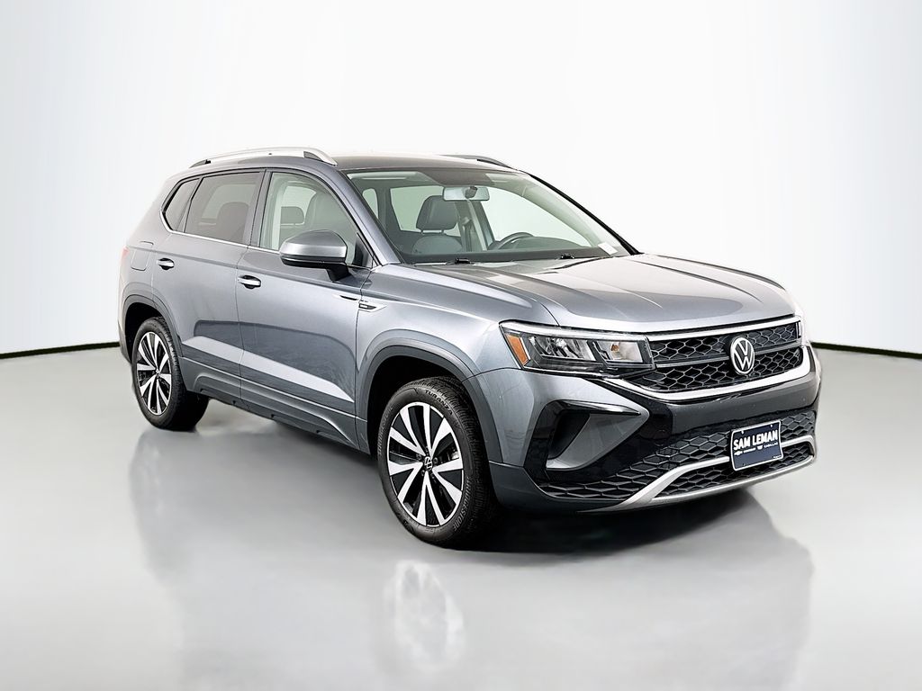 2022 Volkswagen Taos SE's photo