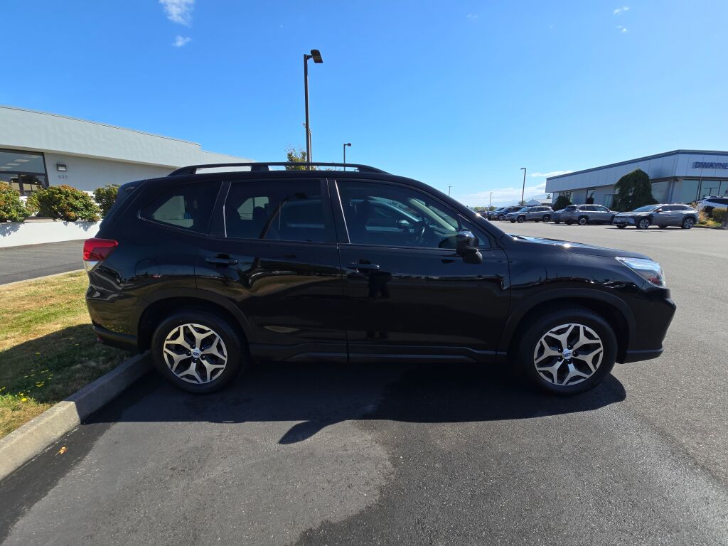 2020 Subaru Forester Premium photo 4