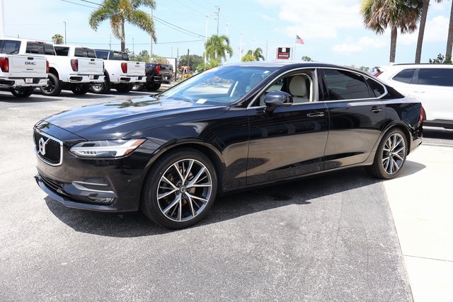 2018 Volvo S90 T5 Momentum photo 4