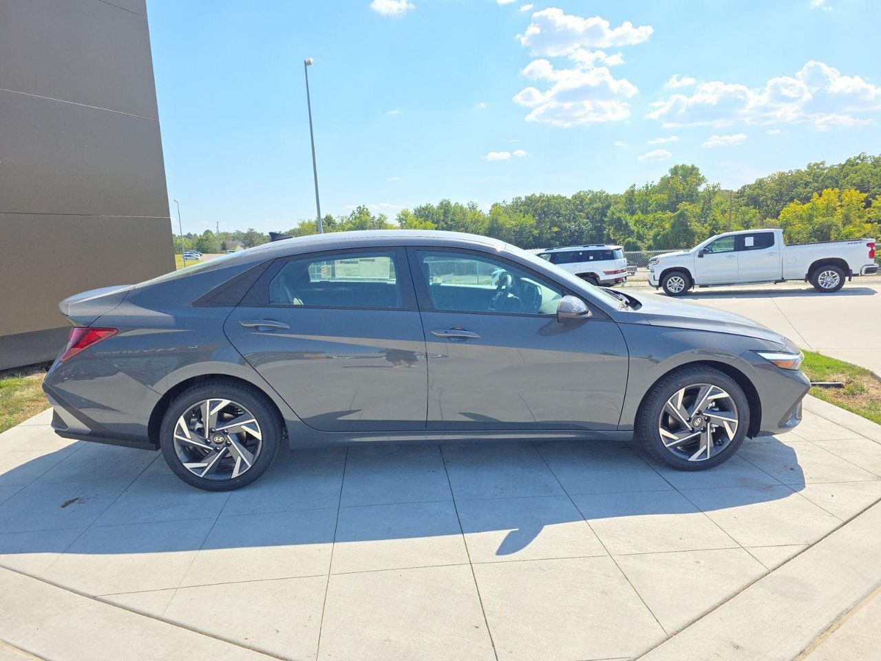 2025 Hyundai Elantra SEL Sport photo 4