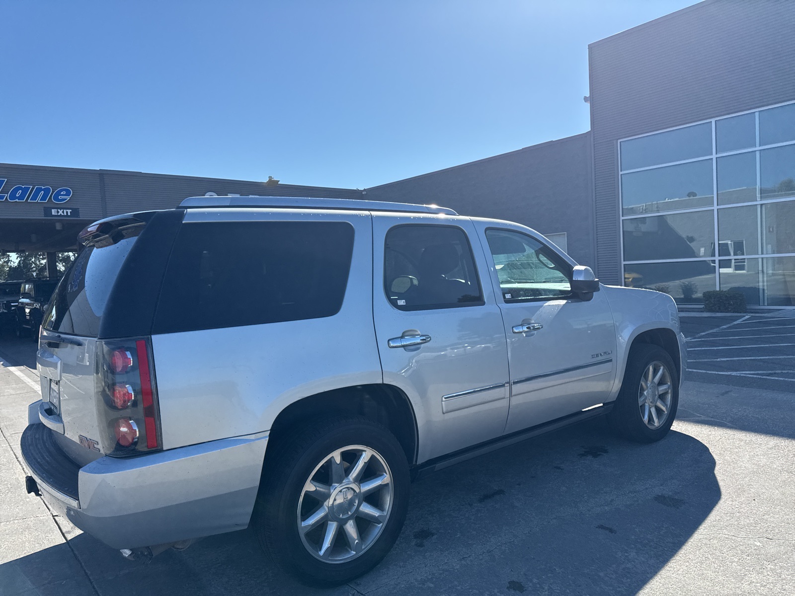 2012 Gmc Yukon Denali photo 3
