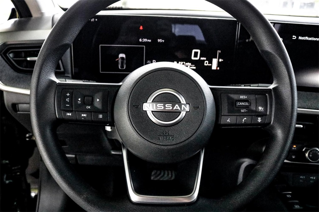 2025 Nissan Kicks SV photo 11