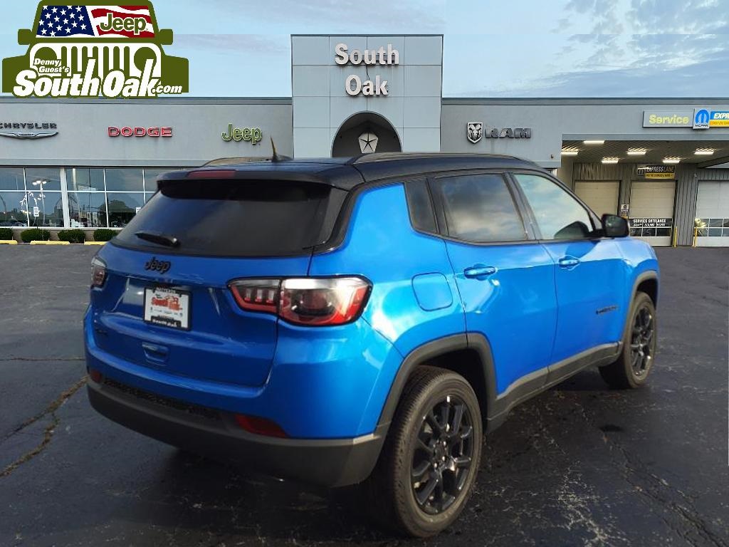 2023 Jeep Compass Altitude photo 3