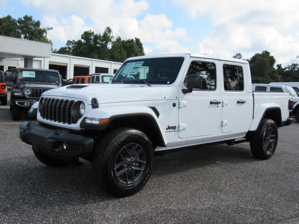 2025 Jeep Gladiator Sport S photo 3