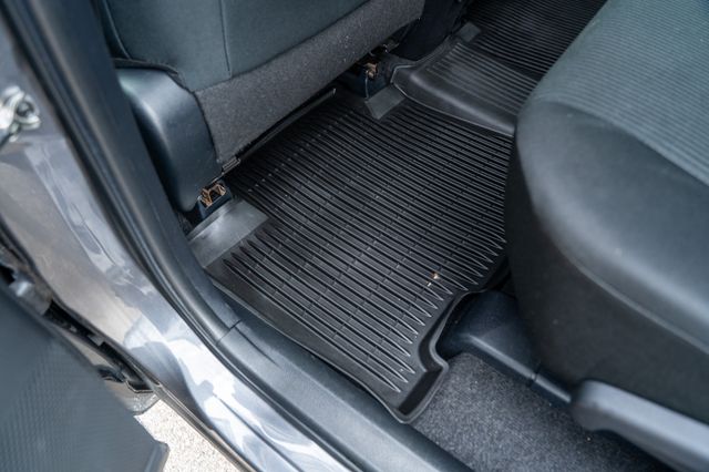 2017 Toyota RAV4 LE photo 13