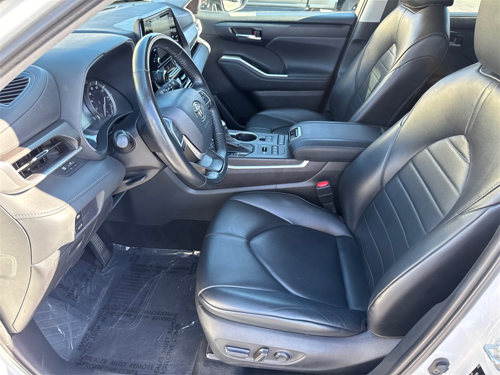 2022 Toyota Highlander XLE photo 23