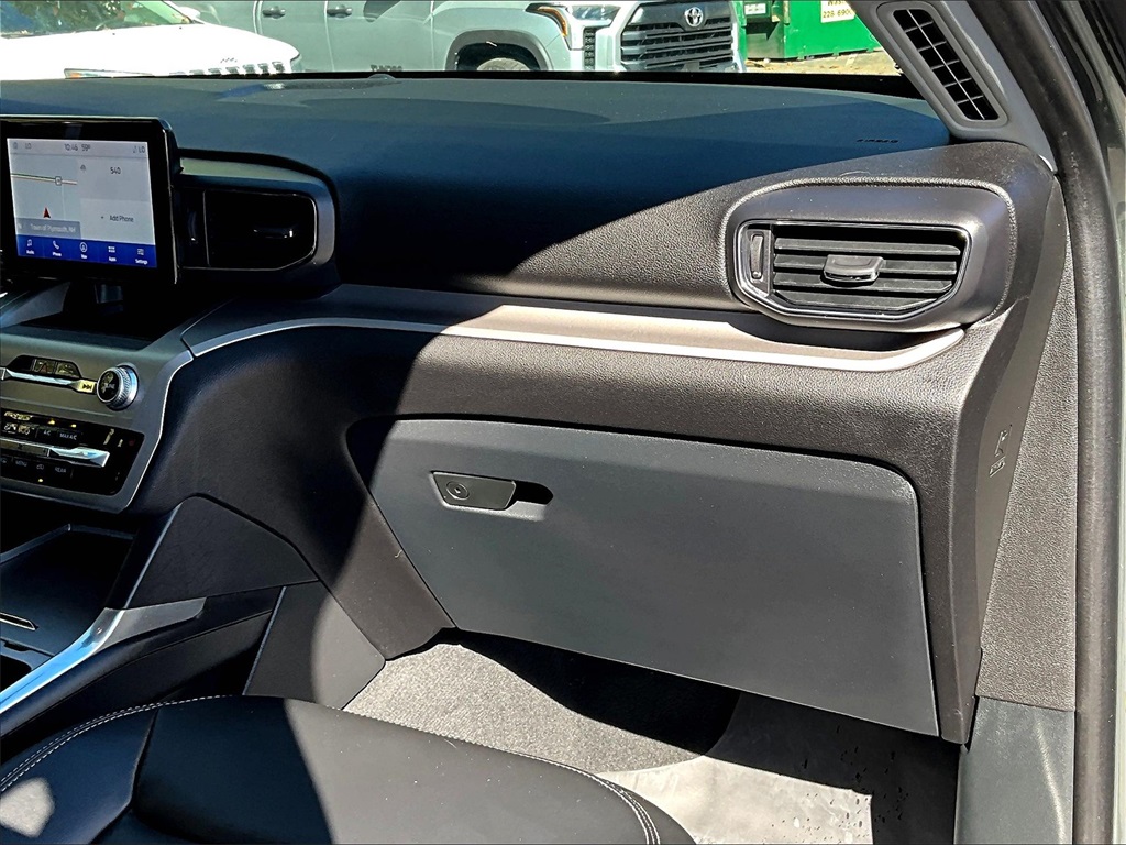 2022 Ford Explorer XLT photo 13