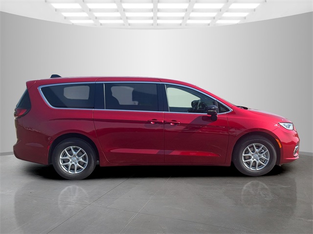 2026 Chrysler Pacifica photo 8