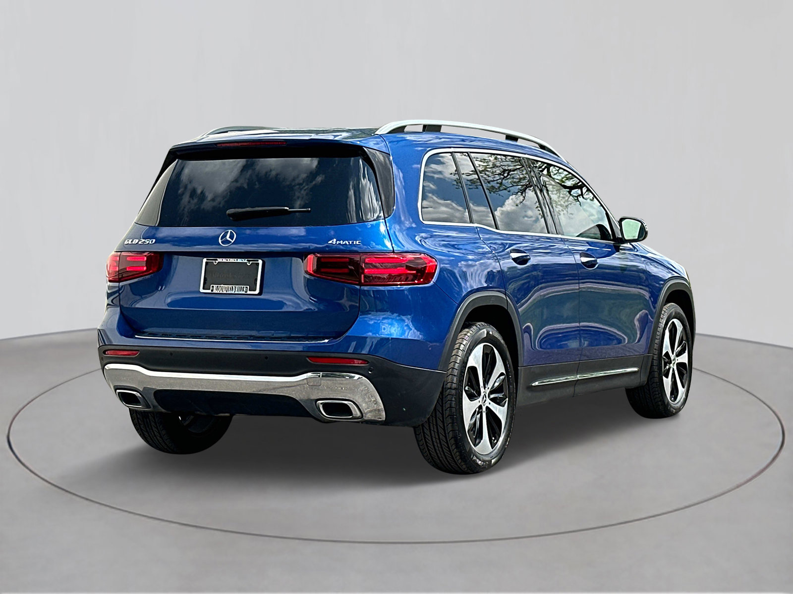 2024 Mercedes Benz GLB 250 4MATIC photo 4