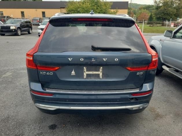 2023 Volvo XC60 B5 Plus photo 2