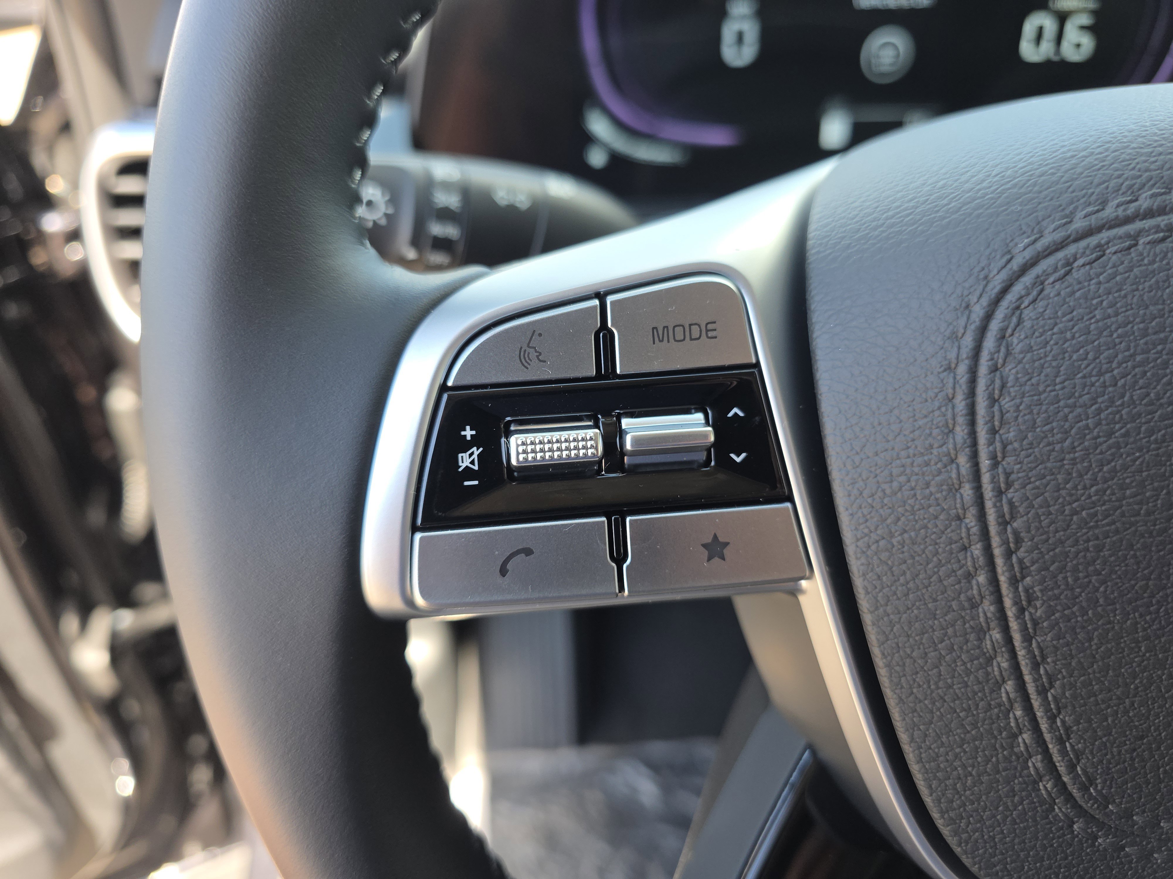 2025 Kia Telluride LX photo 4
