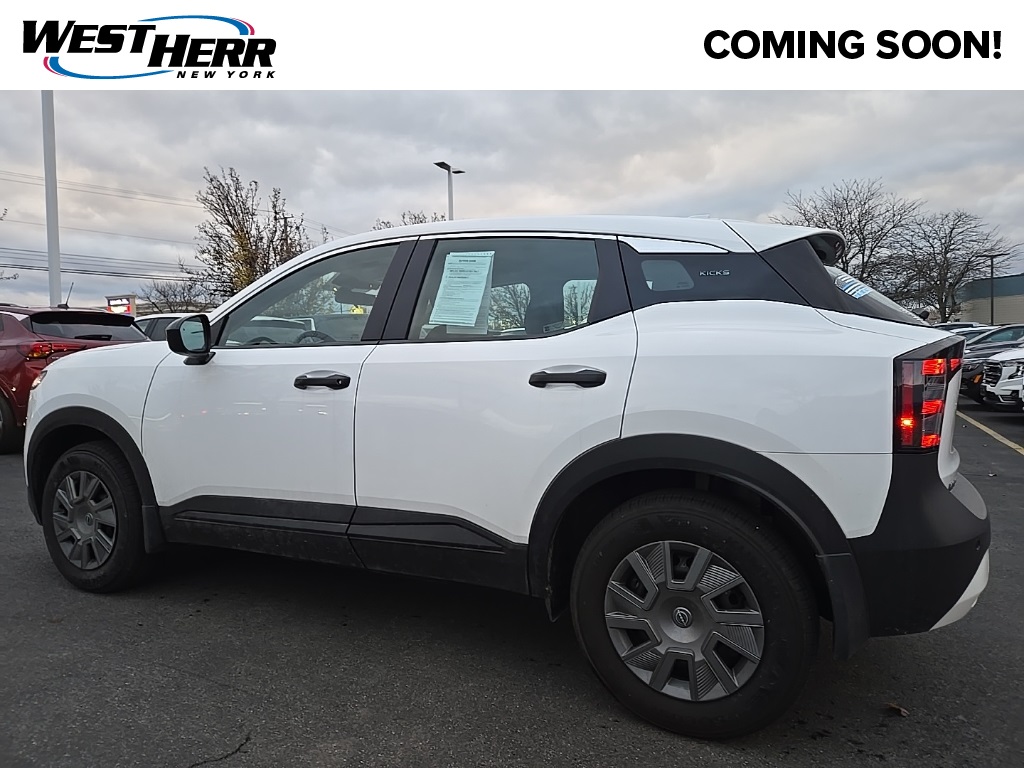 2025 Nissan Kicks S photo 3