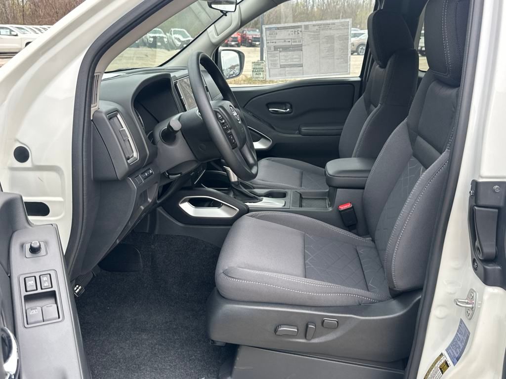 2025 Nissan Frontier SV photo 9