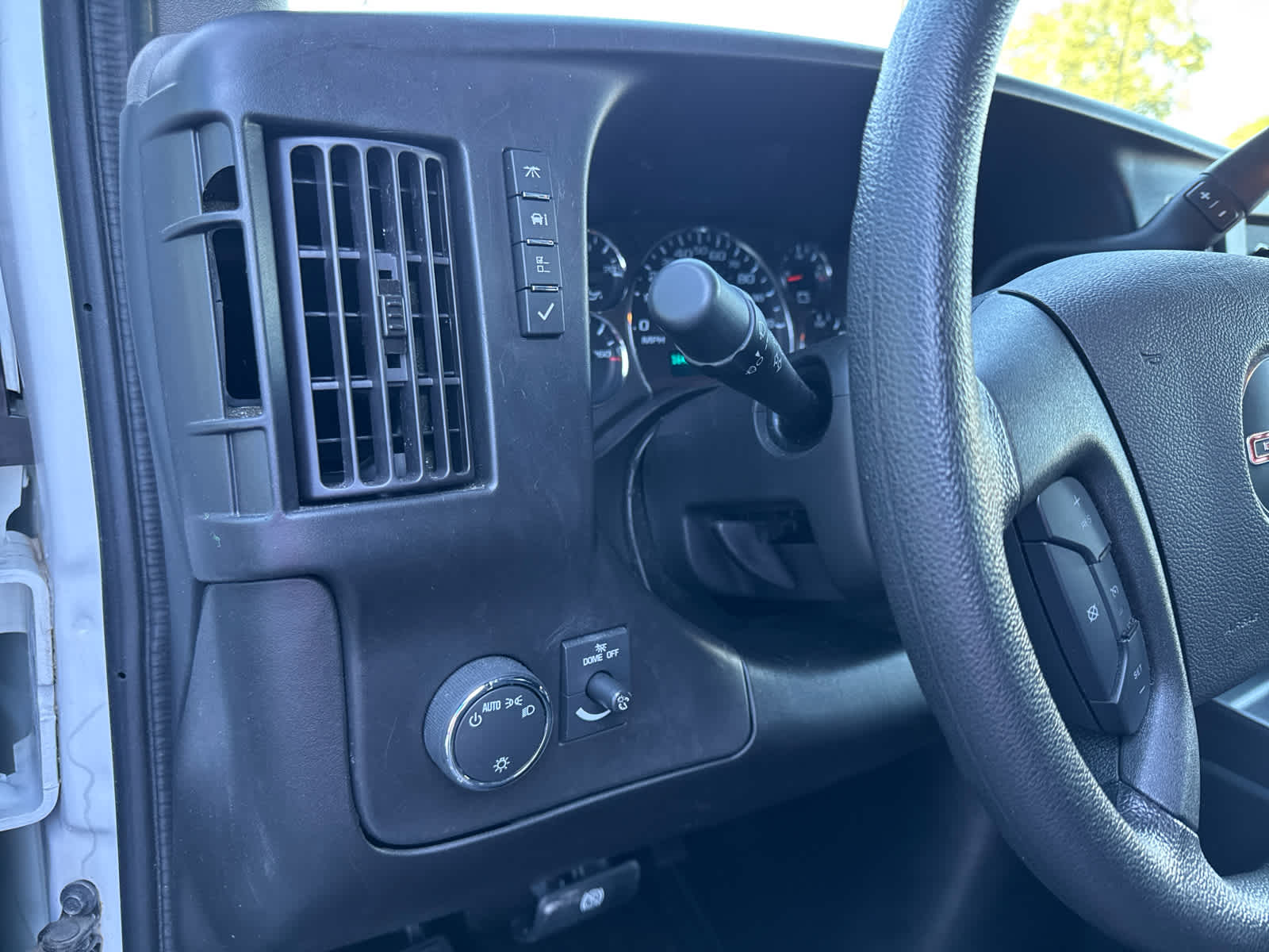 2024 Gmc Savana Cargo 2500 photo 17