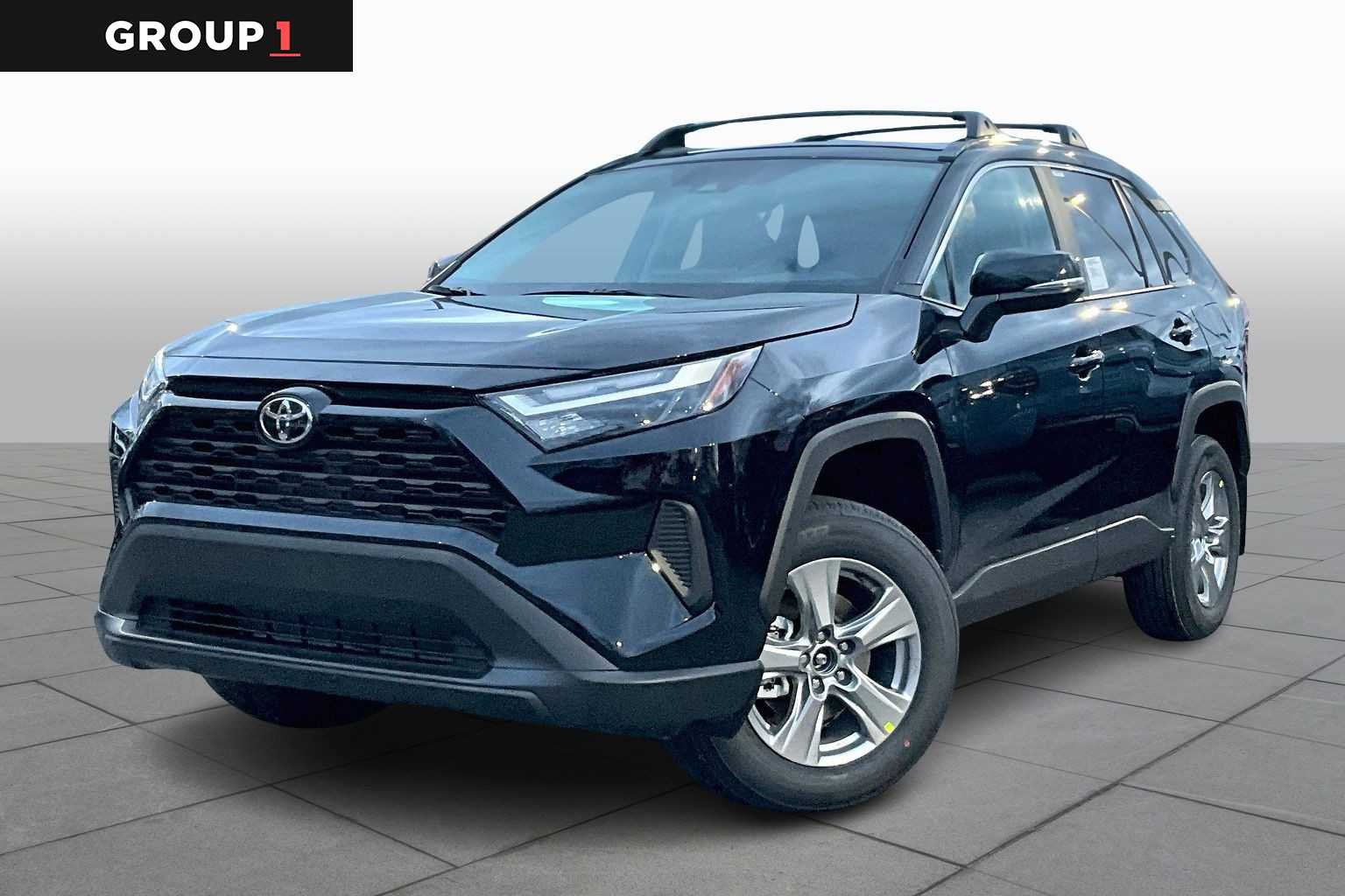 2025 Toyota RAV4 XLE's photo