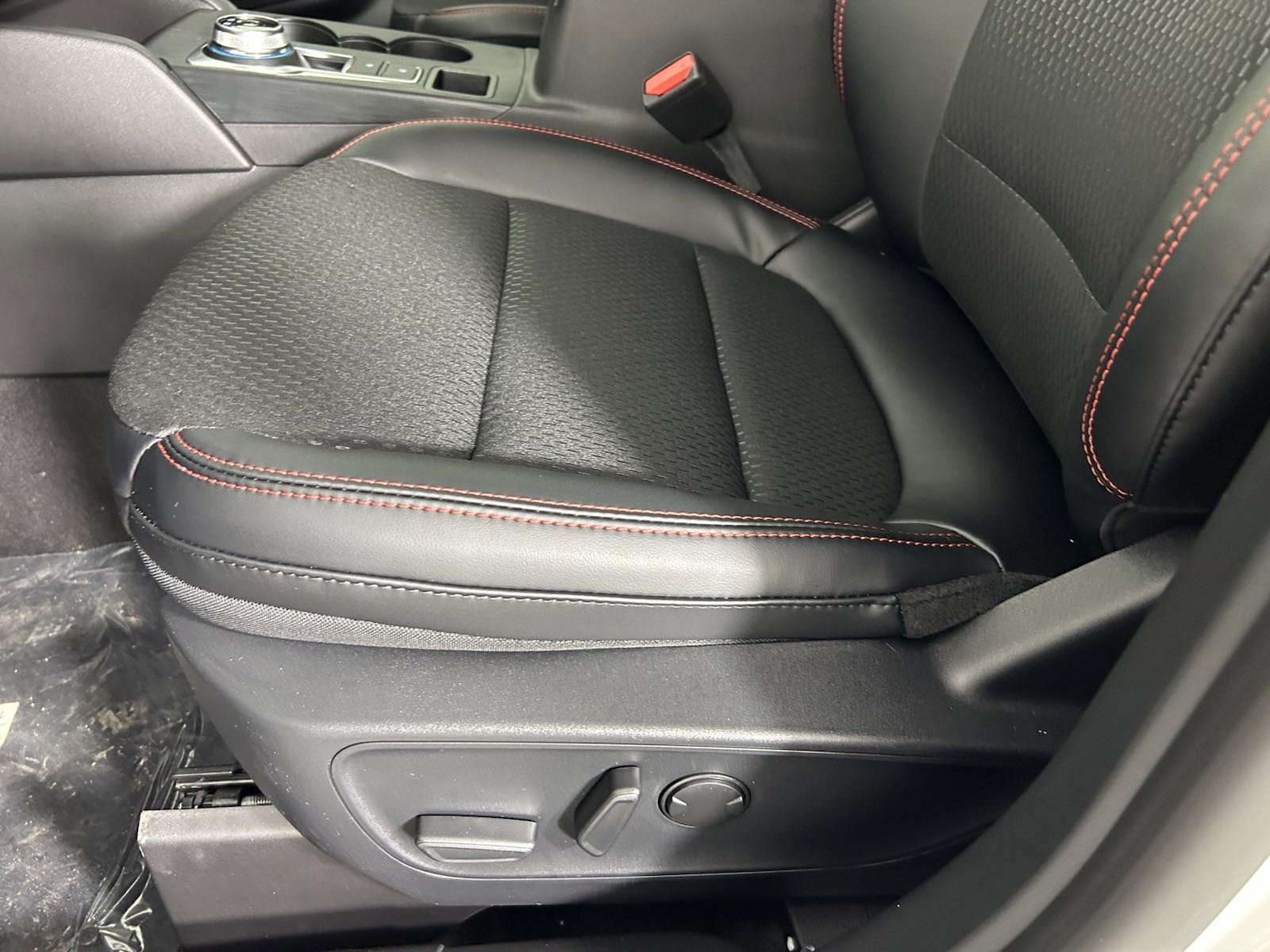 2025 Ford Escape ST-Line photo 16