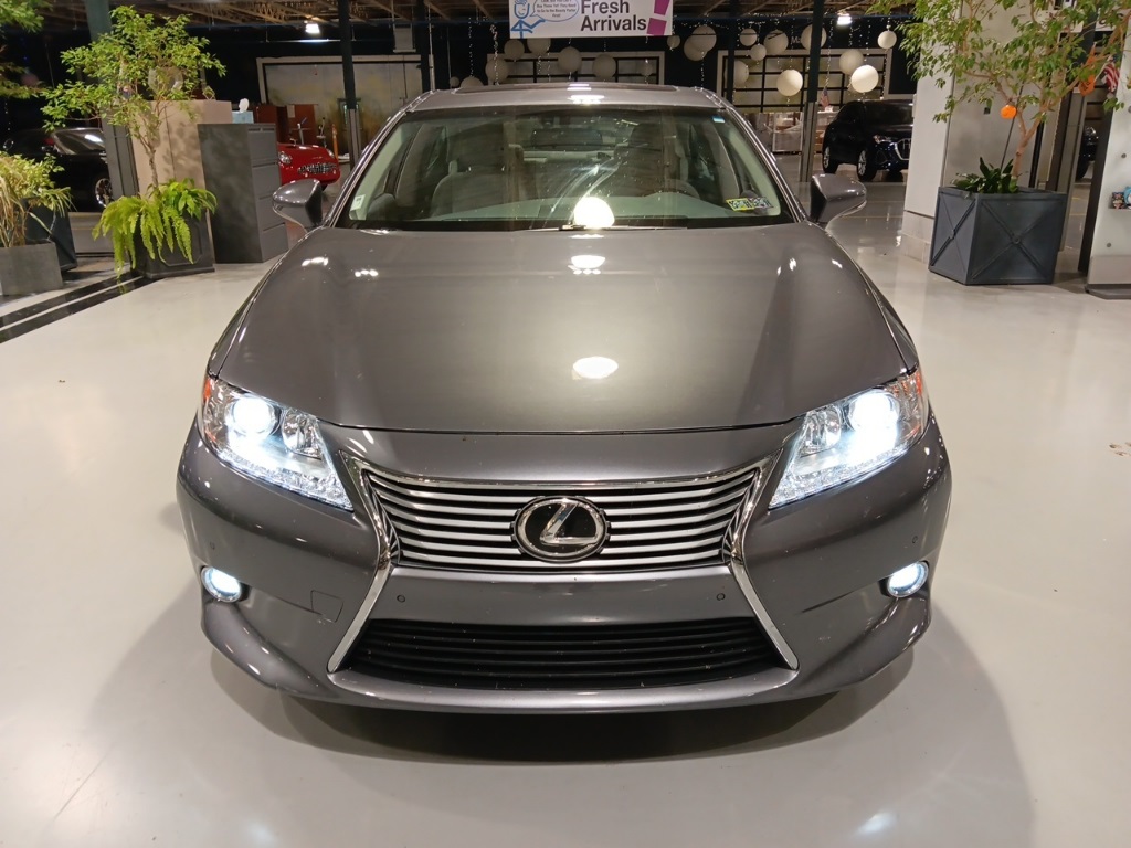 2014 Lexus ES 350 photo 2