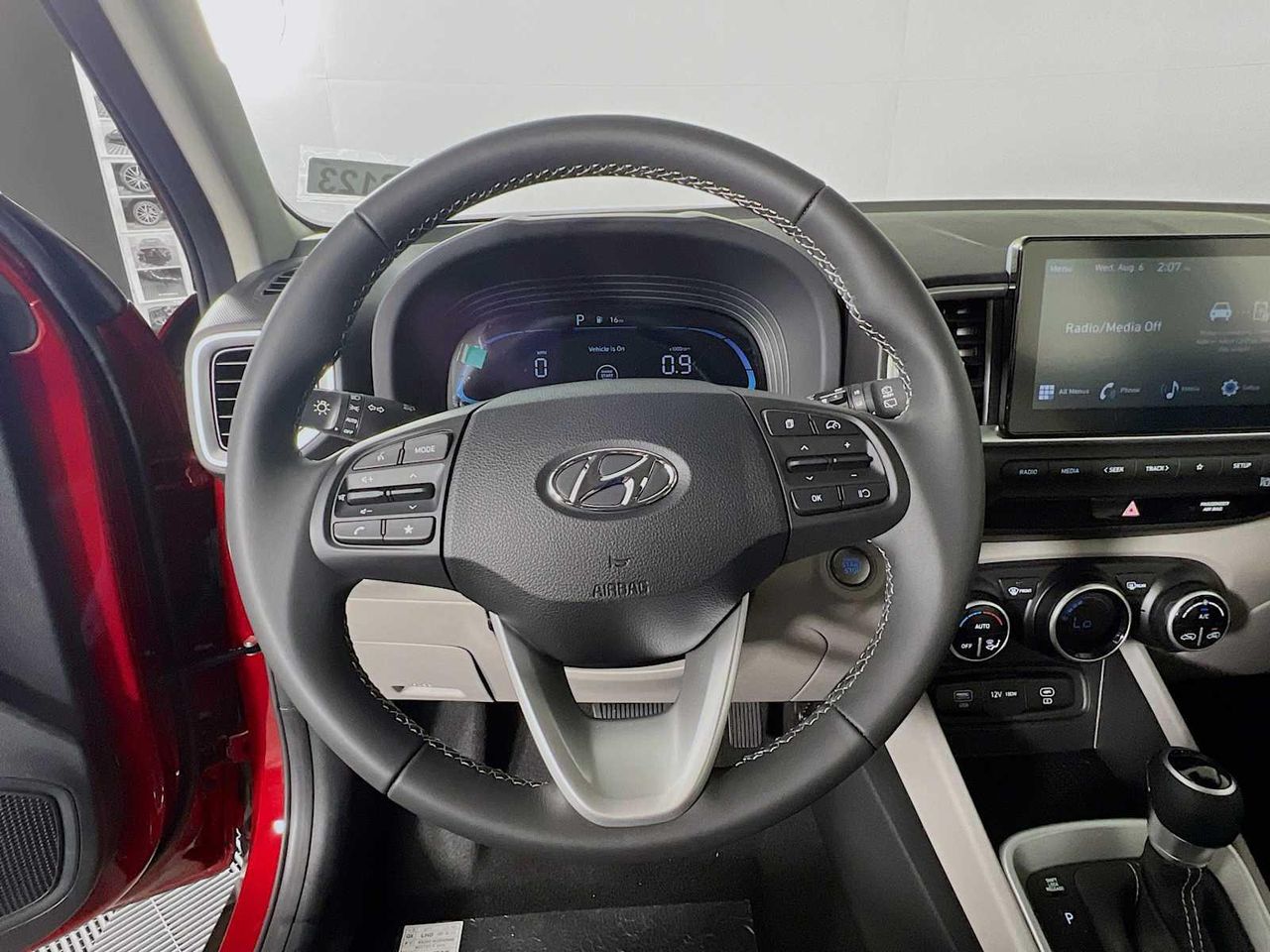 2025 Hyundai Venue SEL photo 6