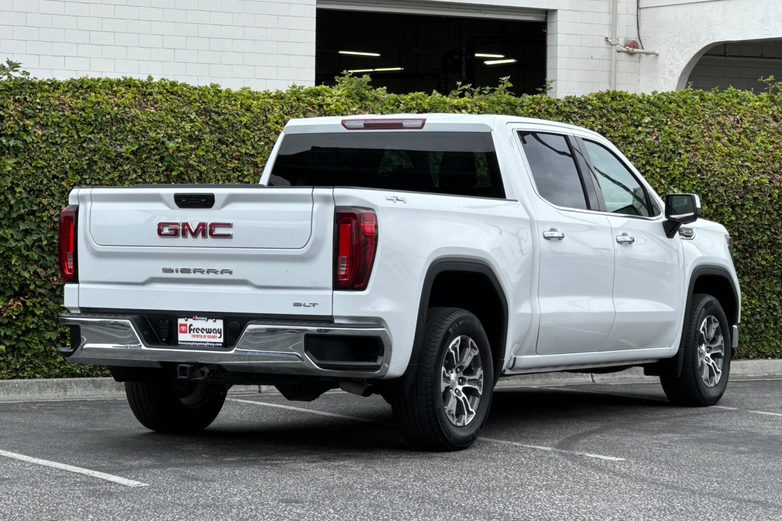 2024 Gmc Sierra 1500 SLT photo 4