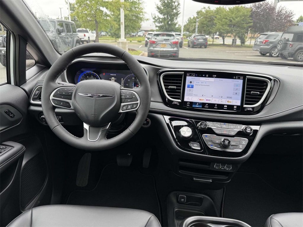 2025 Chrysler Pacifica photo 16