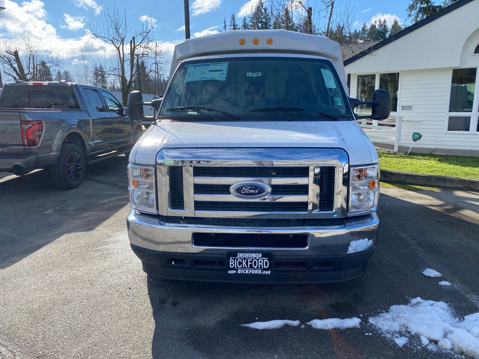 2025 Ford E-350 photo 2