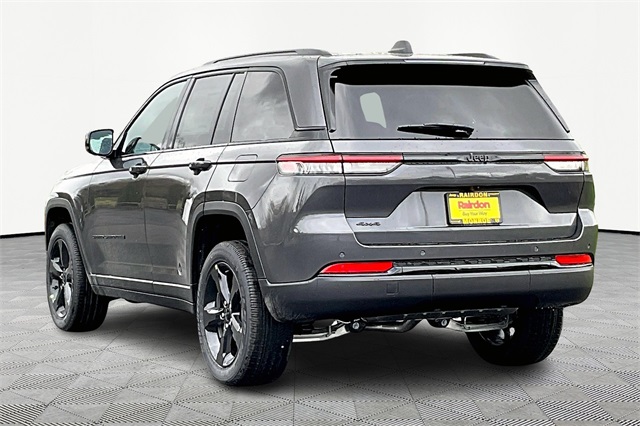 2025 Jeep Grand Cherokee Altitude photo 3