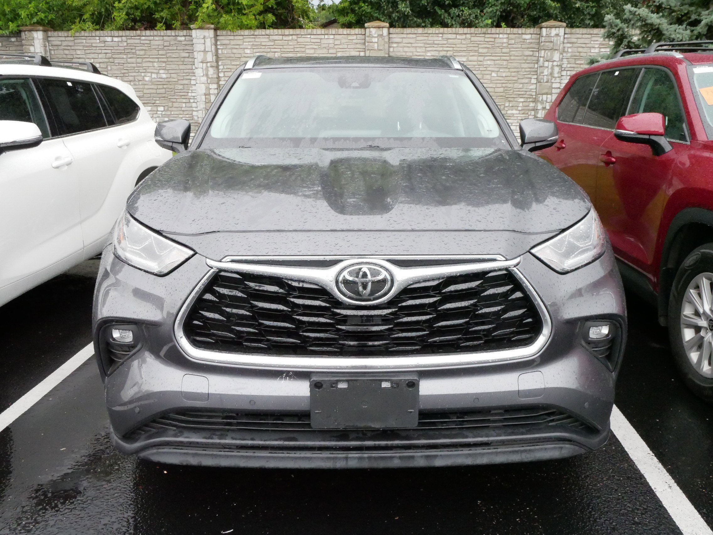 Used 2020 Toyota Highlander Limited with VIN 5TDDZRBH9LS021056 for sale in Brooklyn Center, Minnesota
