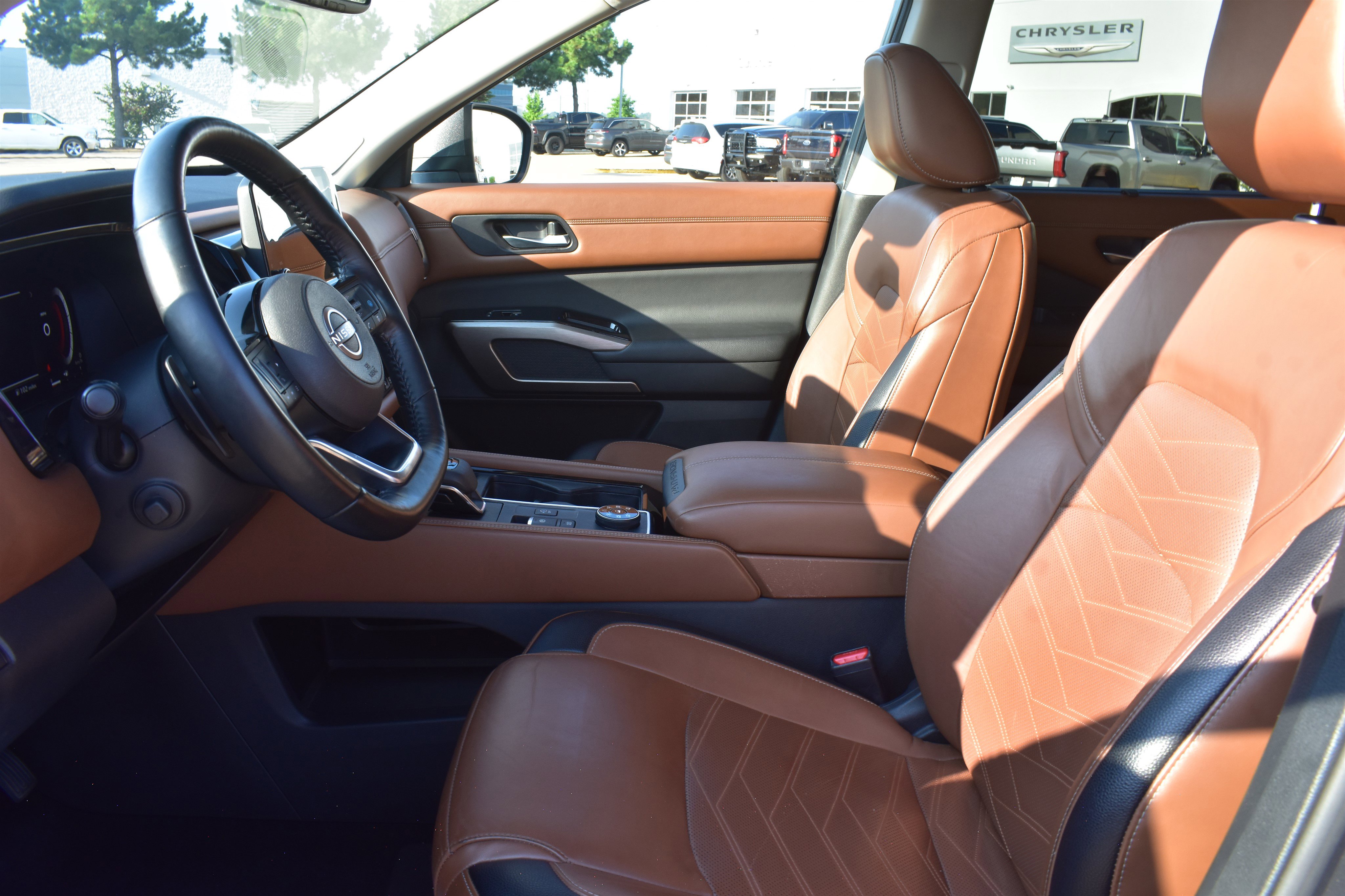 2022 Nissan Pathfinder Platinum photo 9
