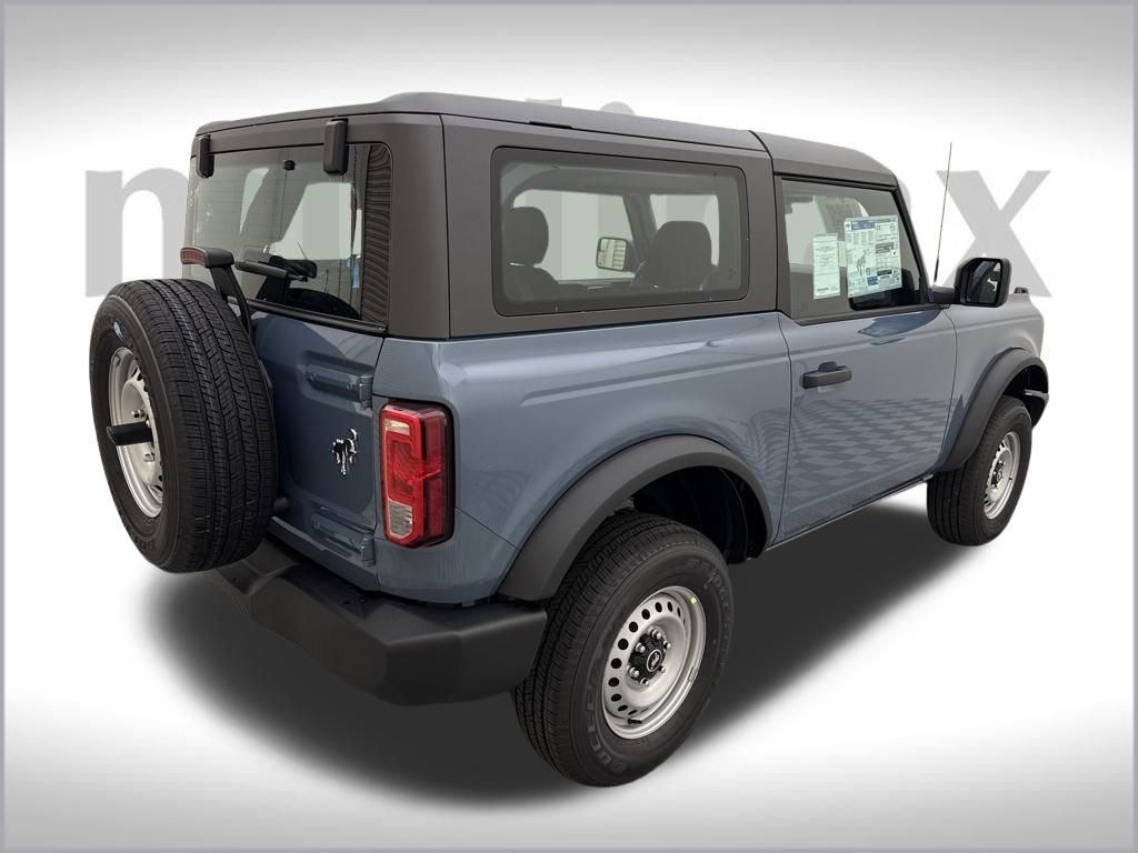 2025 Ford Bronco Base photo 3