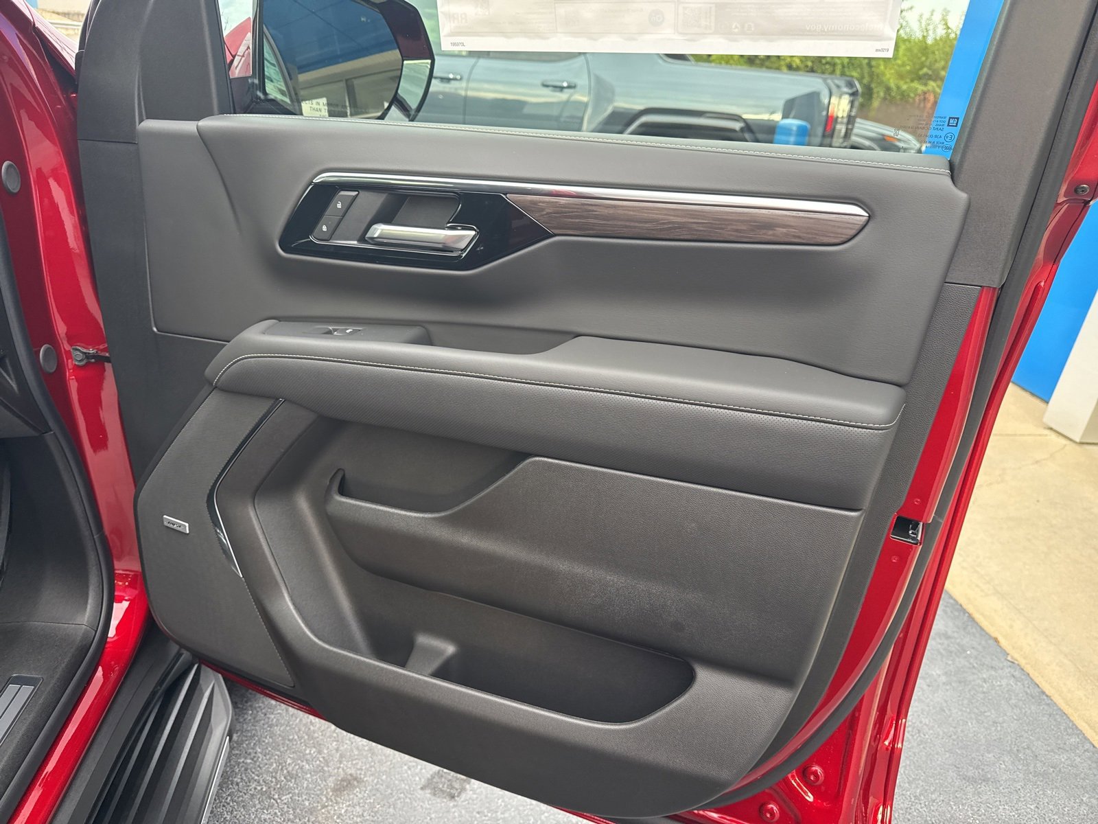 2025 Chevrolet Tahoe Premier photo 28