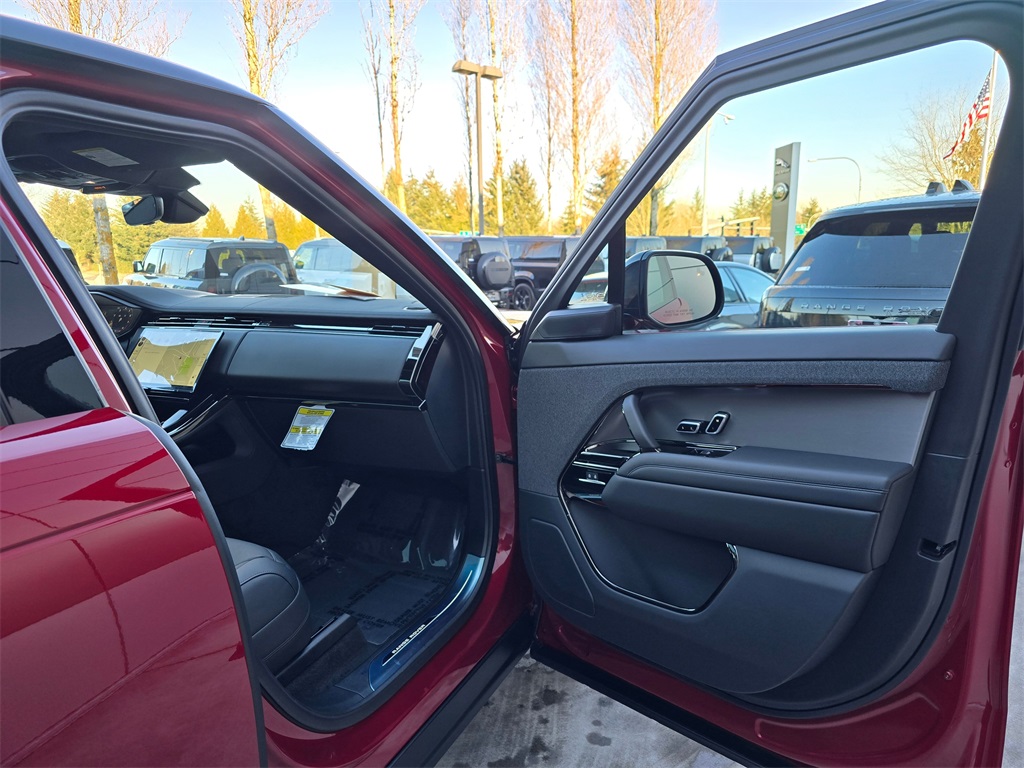 2025 Land Rover Range Rover Sport SE photo 28