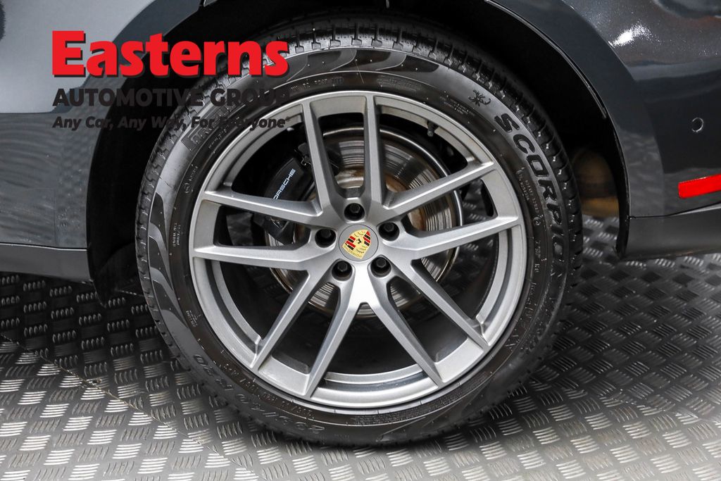 2024 Porsche Macan Base photo 5