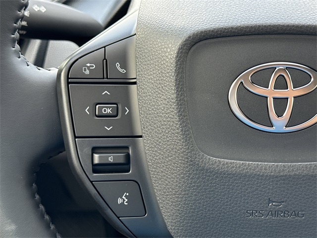 2025 Toyota Prius LE photo 18