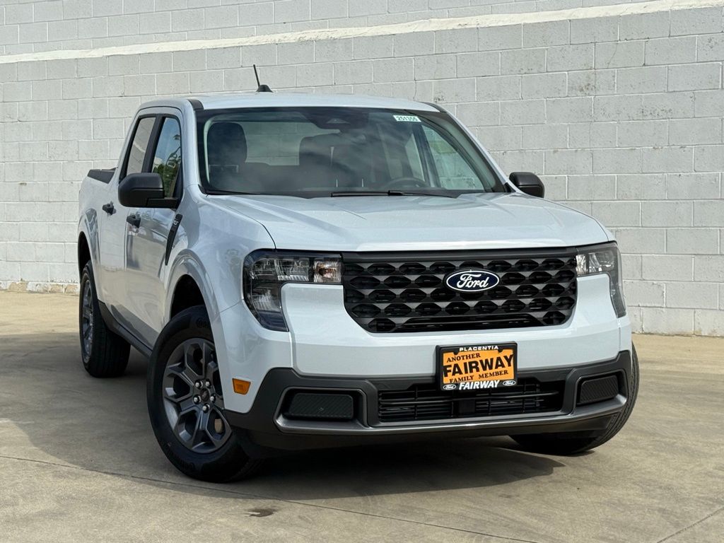 2025 Ford Maverick XLT photo 2