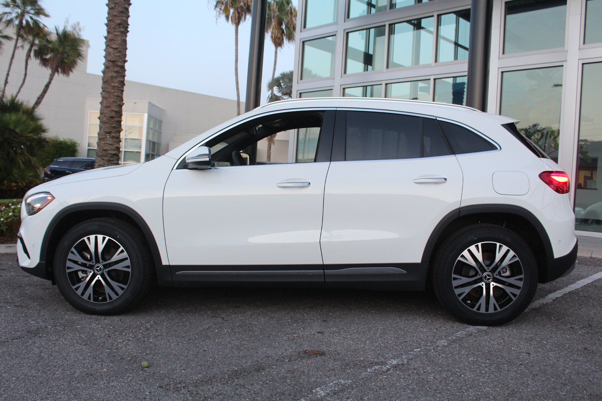 2025 Mercedes Benz GLA 250 photo 2