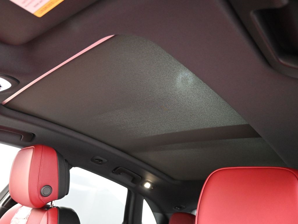 2026 Porsche Macan T photo 19