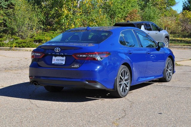 2023 Toyota Camry Hybrid XLE photo 3