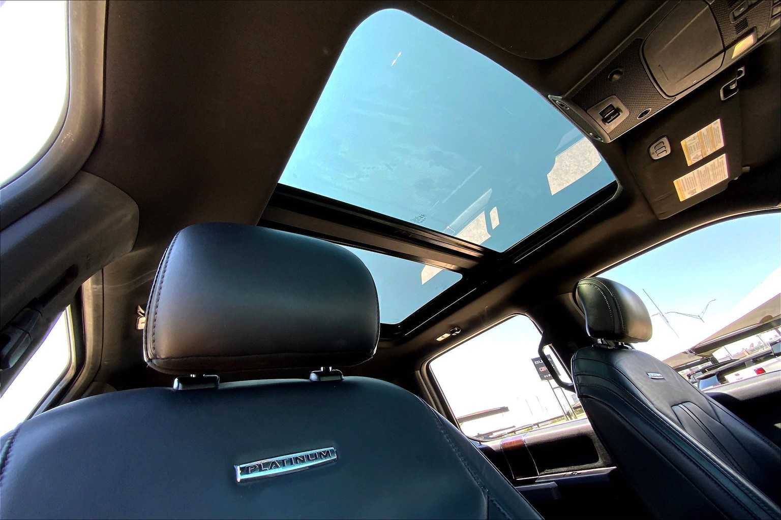 2015 Ford F-150 Platinum photo 12
