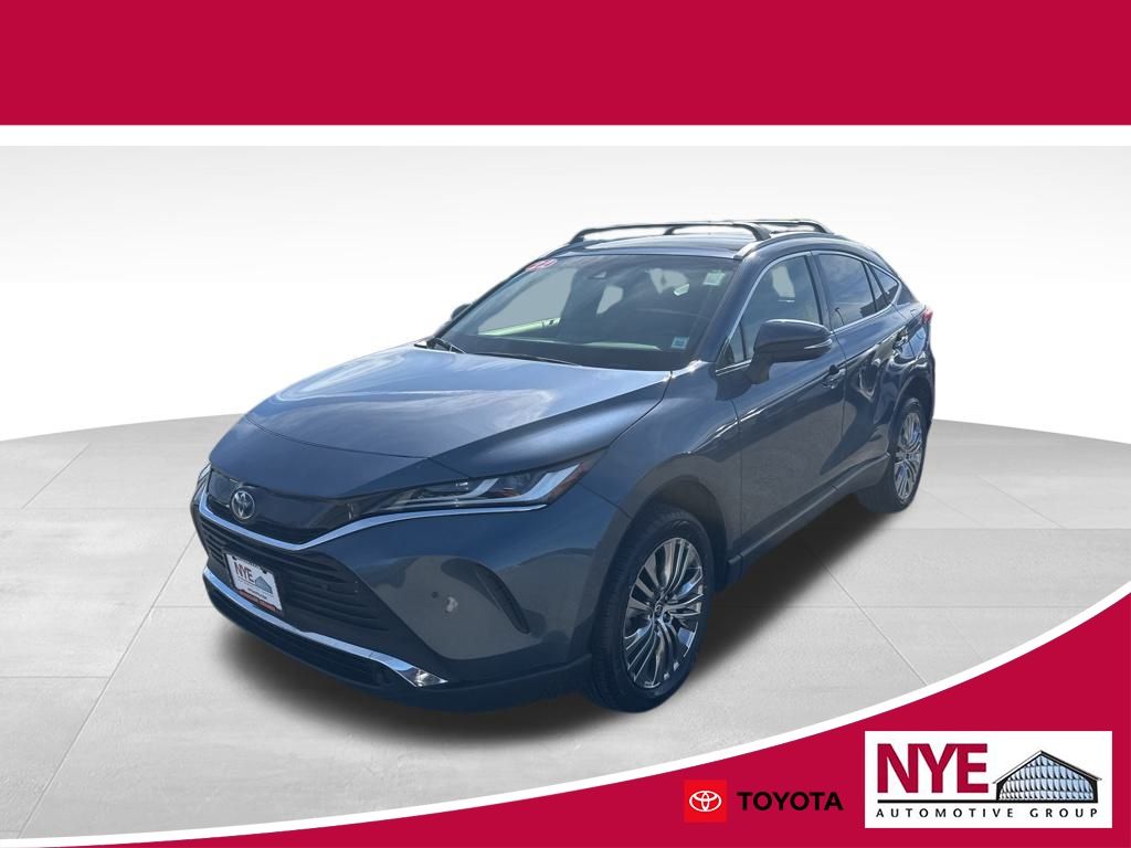 2022 Toyota Venza XLE's photo