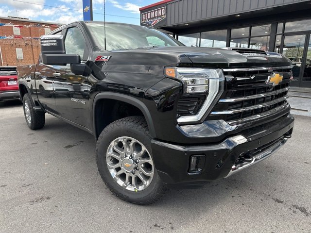 2025 Chevrolet Silverado 2500HD LT photo 2