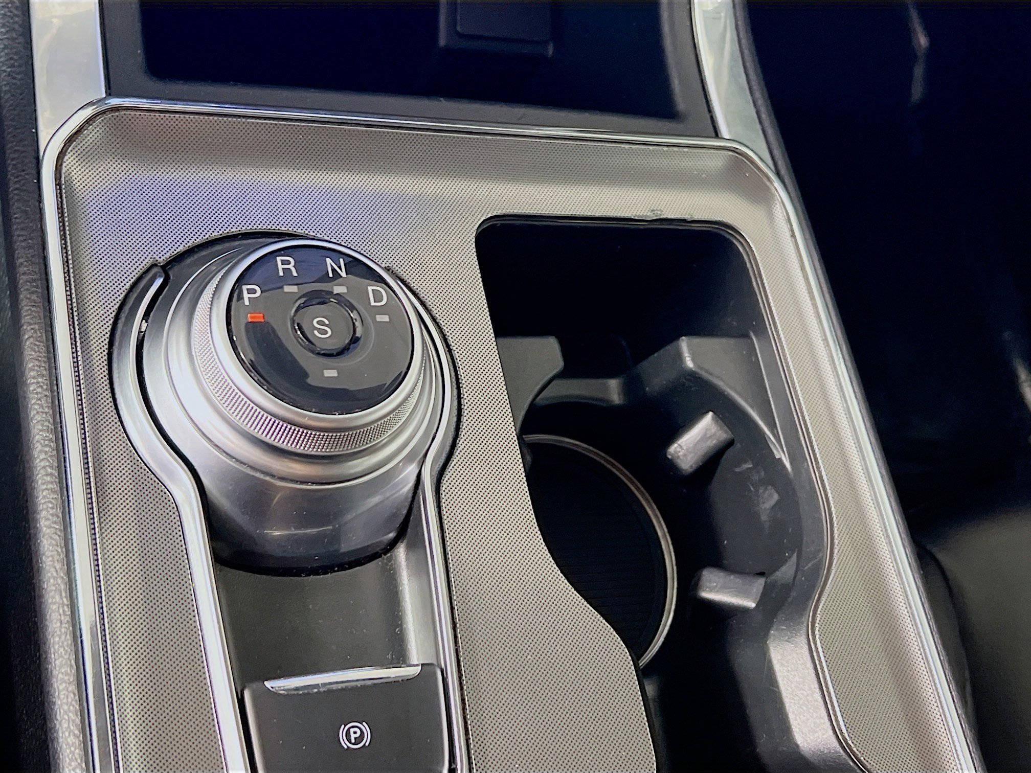 2024 Ford Edge Titanium photo 23