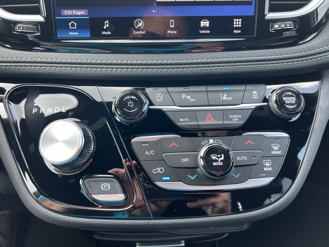 2026 Chrysler Pacifica photo 13