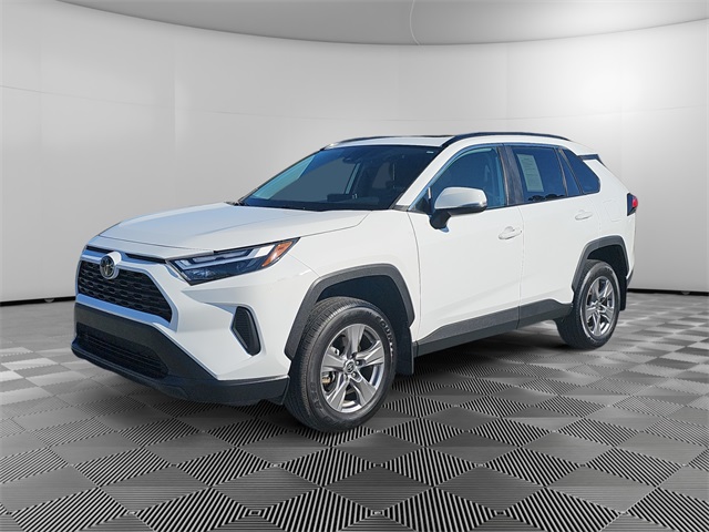 2024 Toyota RAV4 XLE's photo