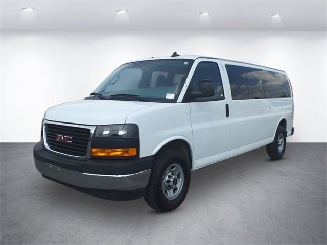 2022 GMC Savana Passenger LS's photo