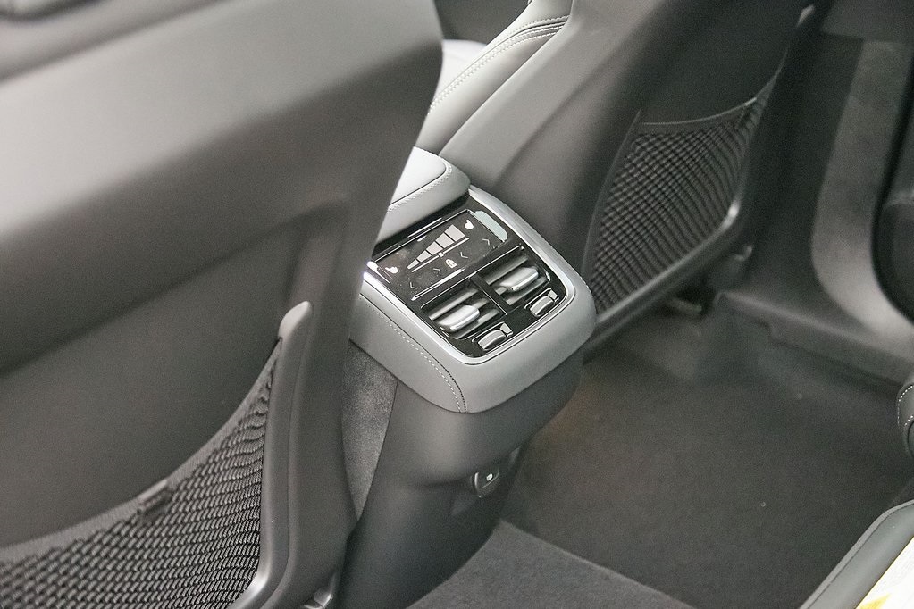 2025 VOLVO XC90 - Image 22